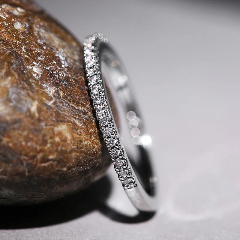 Lumière Minimalist Zircon Ring