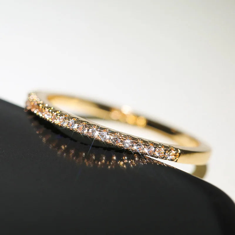 Lumière Minimalist Zircon Ring