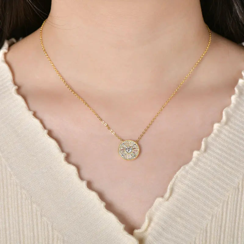 Luna Éclat Pendant Necklace