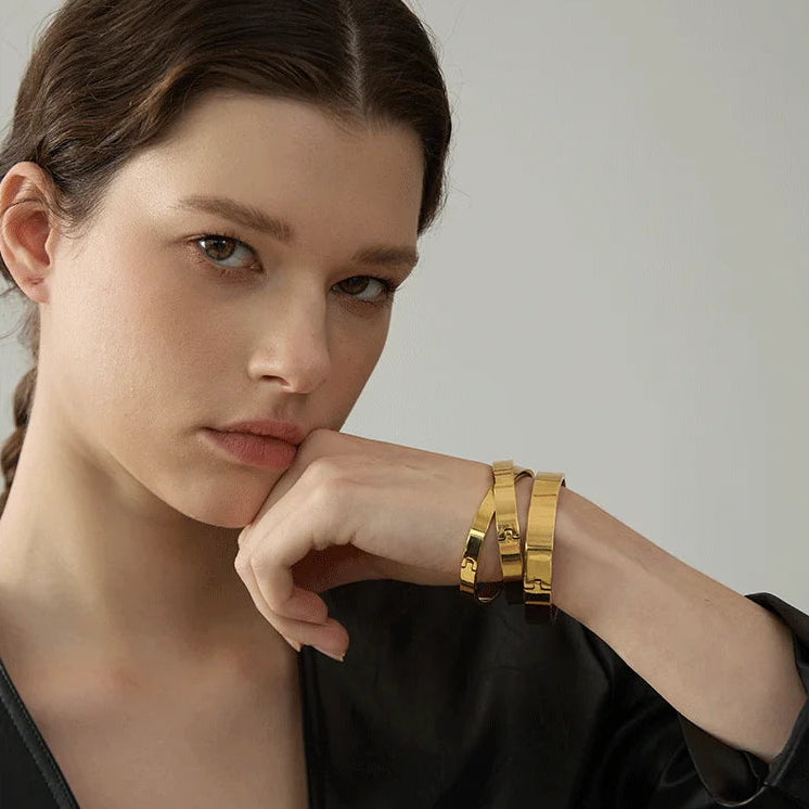 Vivienne Classic Cuff