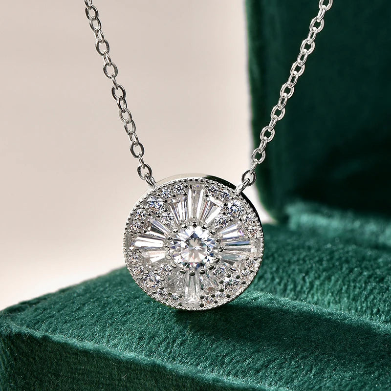 Luna Éclat Pendant Necklace