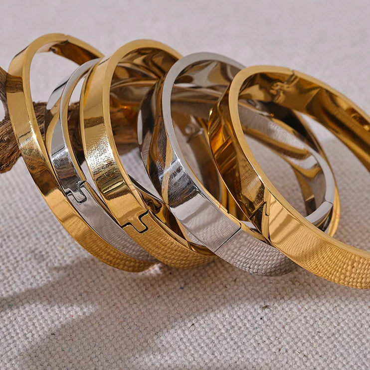 Vivienne Classic Cuff
