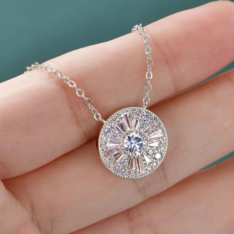 Luna Éclat Pendant Necklace