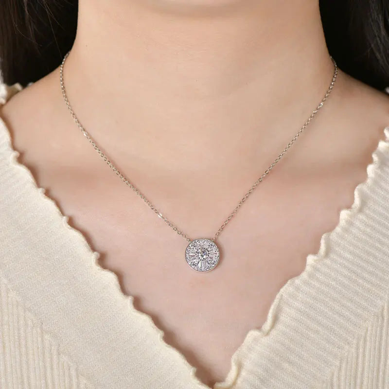 Luna Éclat Pendant Necklace