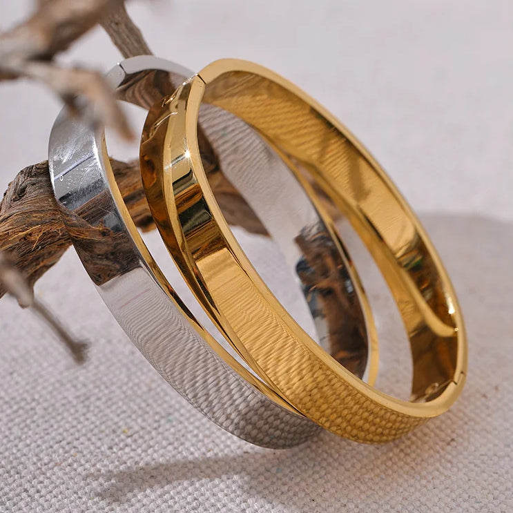 Vivienne Classic Cuff