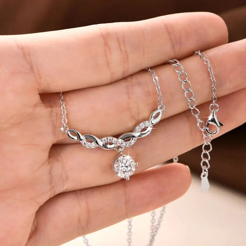 Éclat Solitaire Necklace