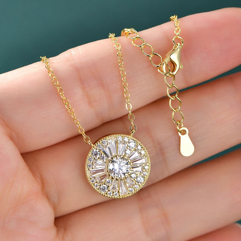 Luna Éclat Pendant Necklace