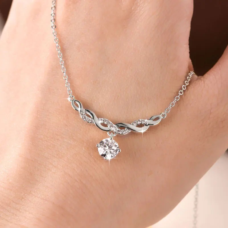 Éclat Solitaire Necklace