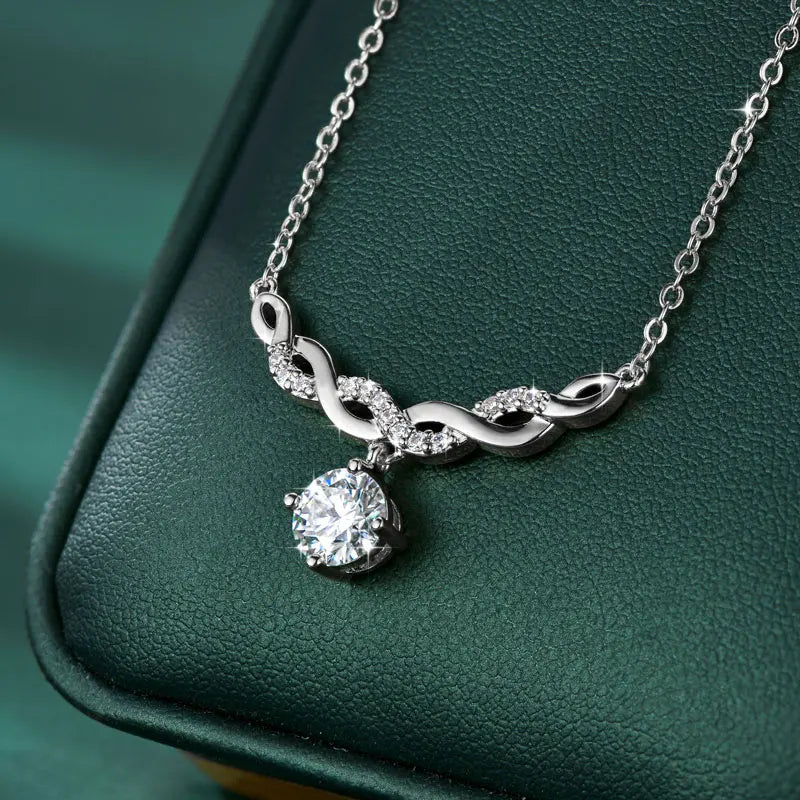 Éclat Solitaire Necklace