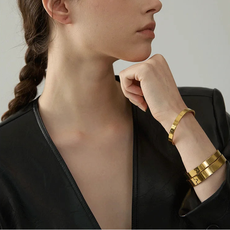 Vivienne Classic Cuff